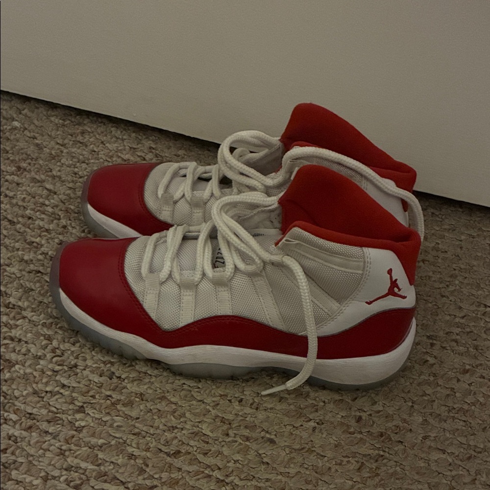 Jordan 11 retro Kids Sneakers Red and White - Picture 5 of 8